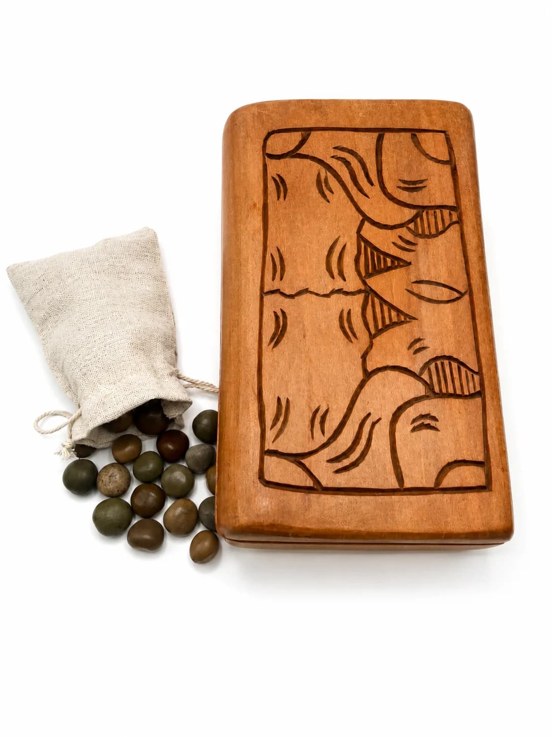 Awalé en coffret sculpté en bois de teck — Motif : Poisson dans la mer